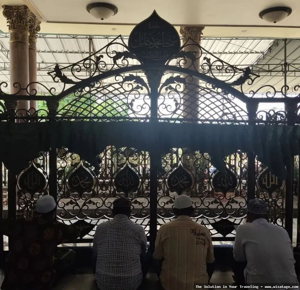 Makam Muhammad Syaikhona Kholil yang ramai diziarahi