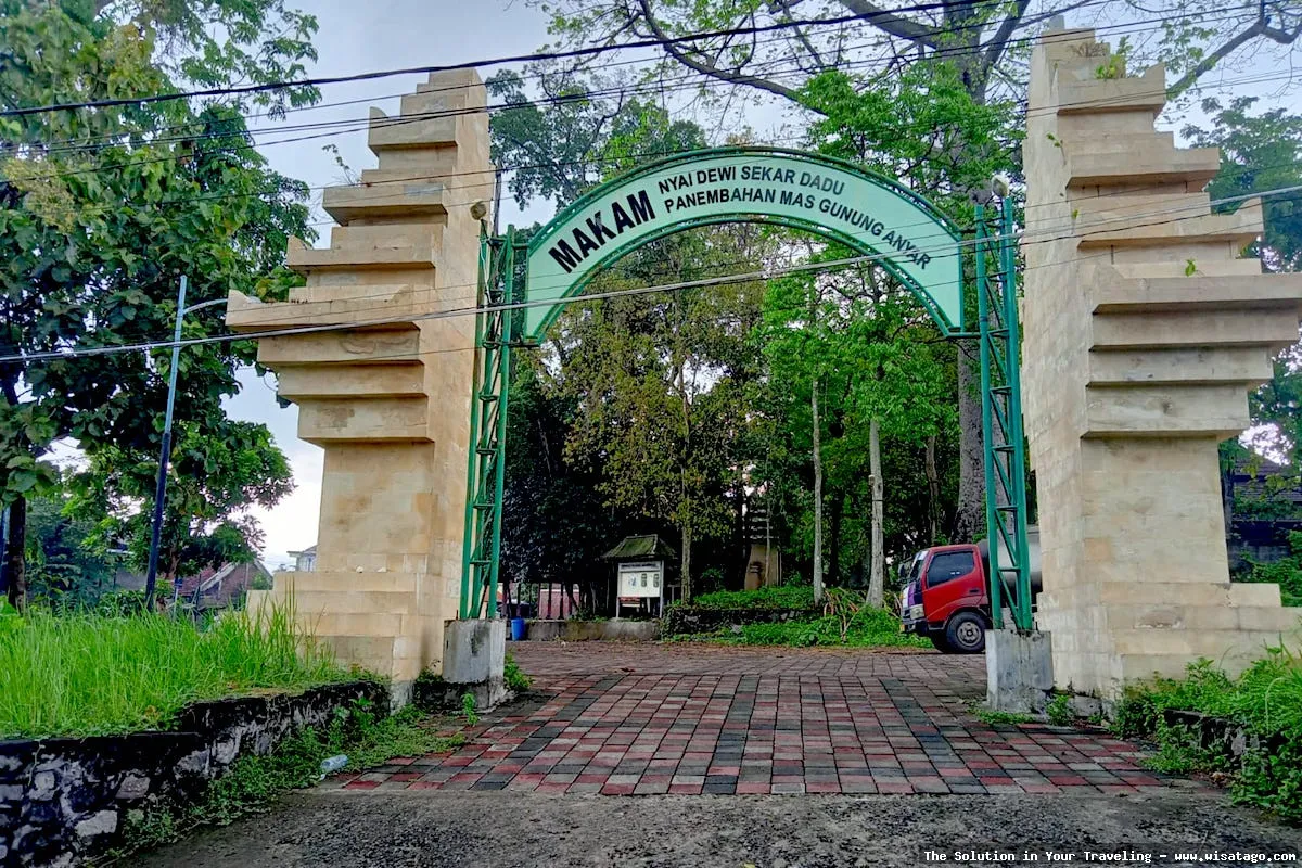Makam Putri Ayu Dewi Sekardadu: Tips, Harga Tiket, Kuliner, Lokasi, Fasilitas dan Spot Makam Putri Ayu Dewi Sekardadu: Tips, Harga Tiket, Kuliner, Lokasi, Fasilitas dan Spot