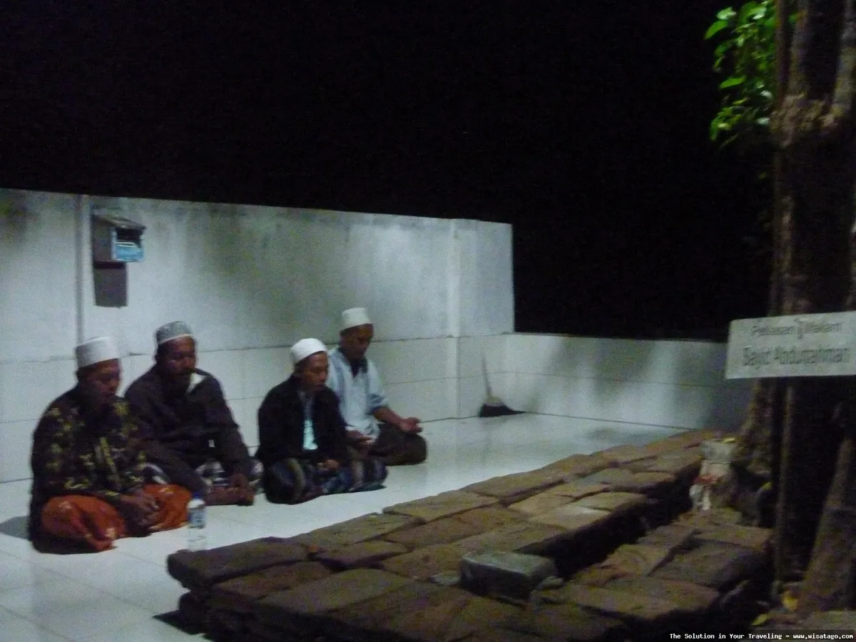 Makam Raja Abdurrahman, kompleks pemakaman kuno