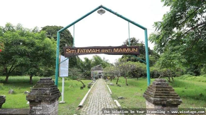 Makam Siti Fatimah Binti Maimun kuno