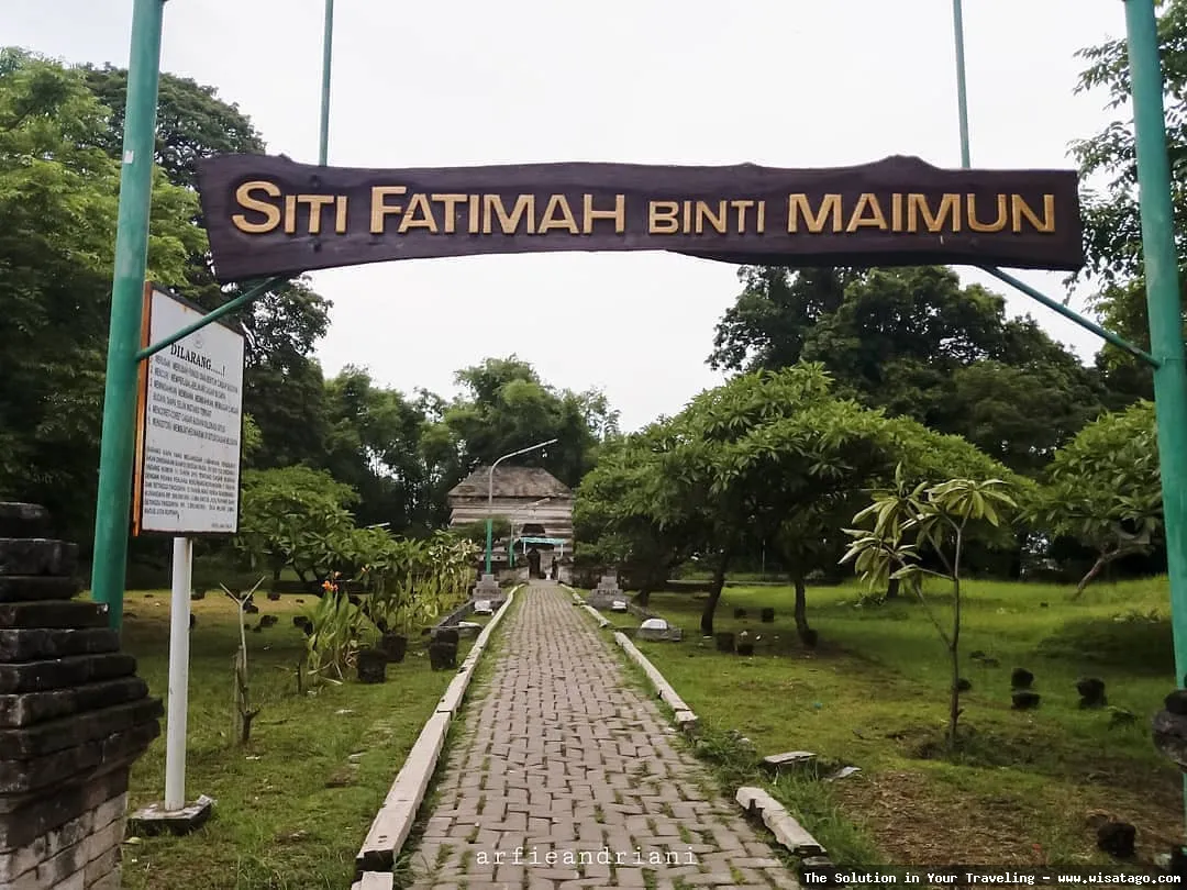 Makam Siti Fatimah Binti Maimun kuno