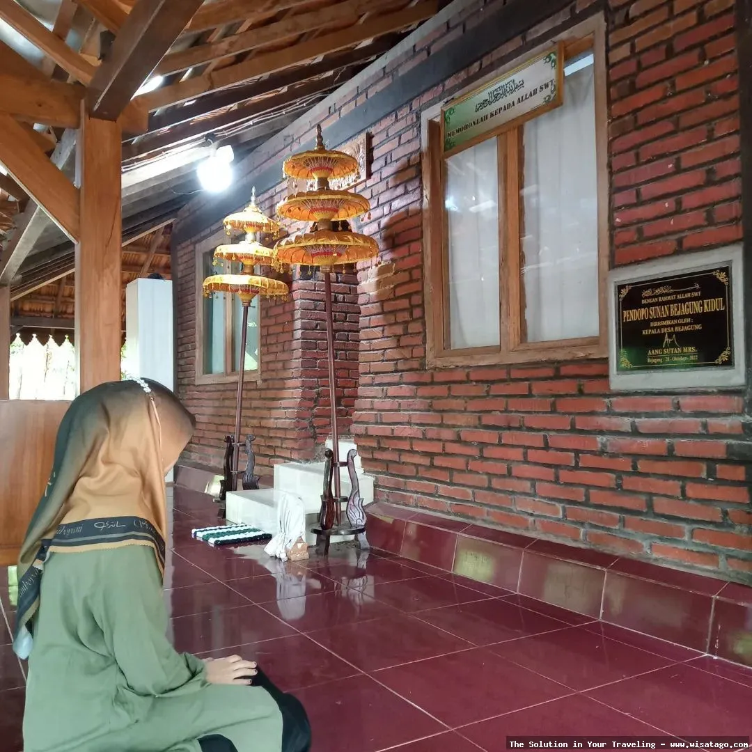 Makam Sunan Bejagung Kidul yang sakral