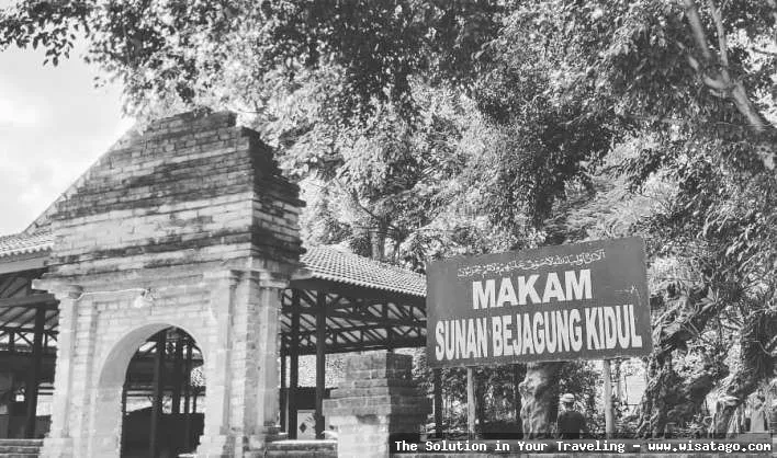 Makam Sunan Bejagung Kidul yang sakral