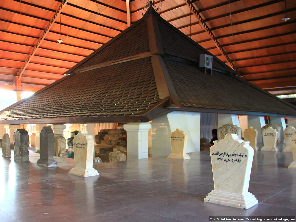 Makam Sunan Bonang: Tips, Harga Tiket, Kuliner, Lokasi, Fasilitas dan Spot Makam Sunan Bonang: Tips, Harga Tiket, Kuliner, Lokasi, Fasilitas dan Spot