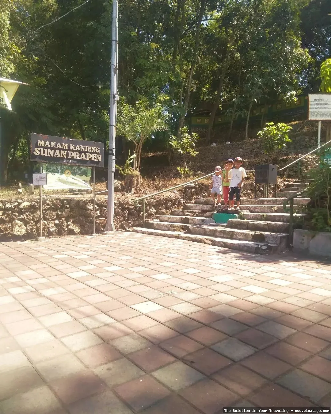 Makam Sunan Prapen, makam bersejarah.