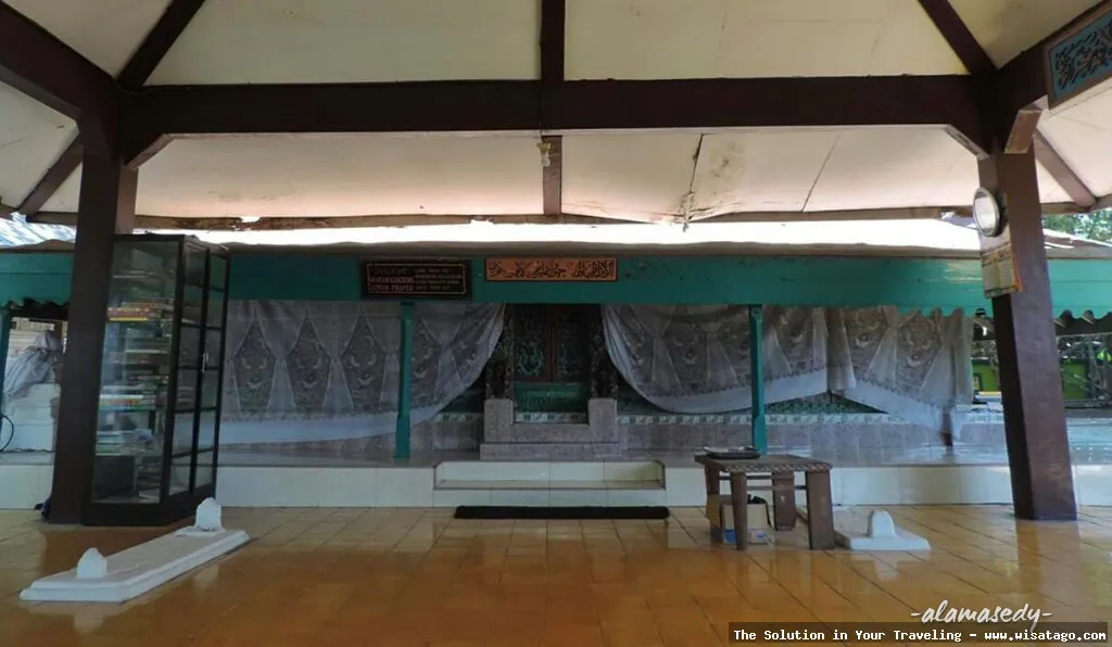 Makam Sunan Prapen, situs bersejarah.