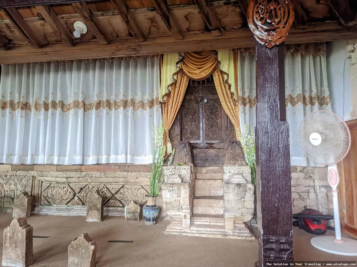 Makam Sunan Sendang Duwur yang megah