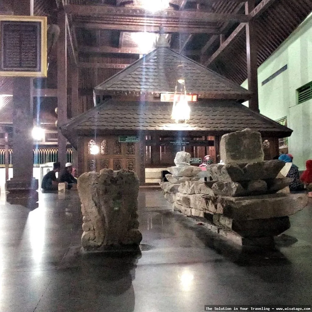 Makam Syeh Maulana Ibrahim Asmaragandi yang sakral
