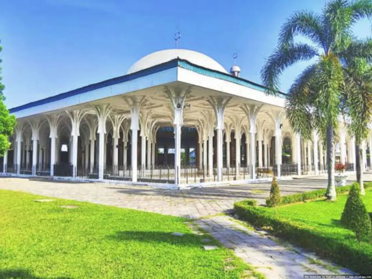 Masjid Agung Al Falah yang megah
