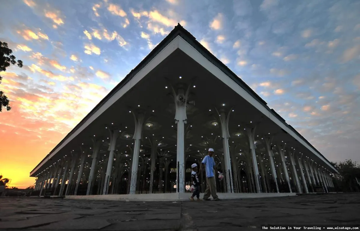 Masjid Agung Al Falah nan megah