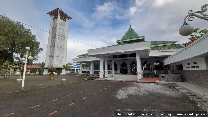 Masjid Agung Al Falah nan megah.