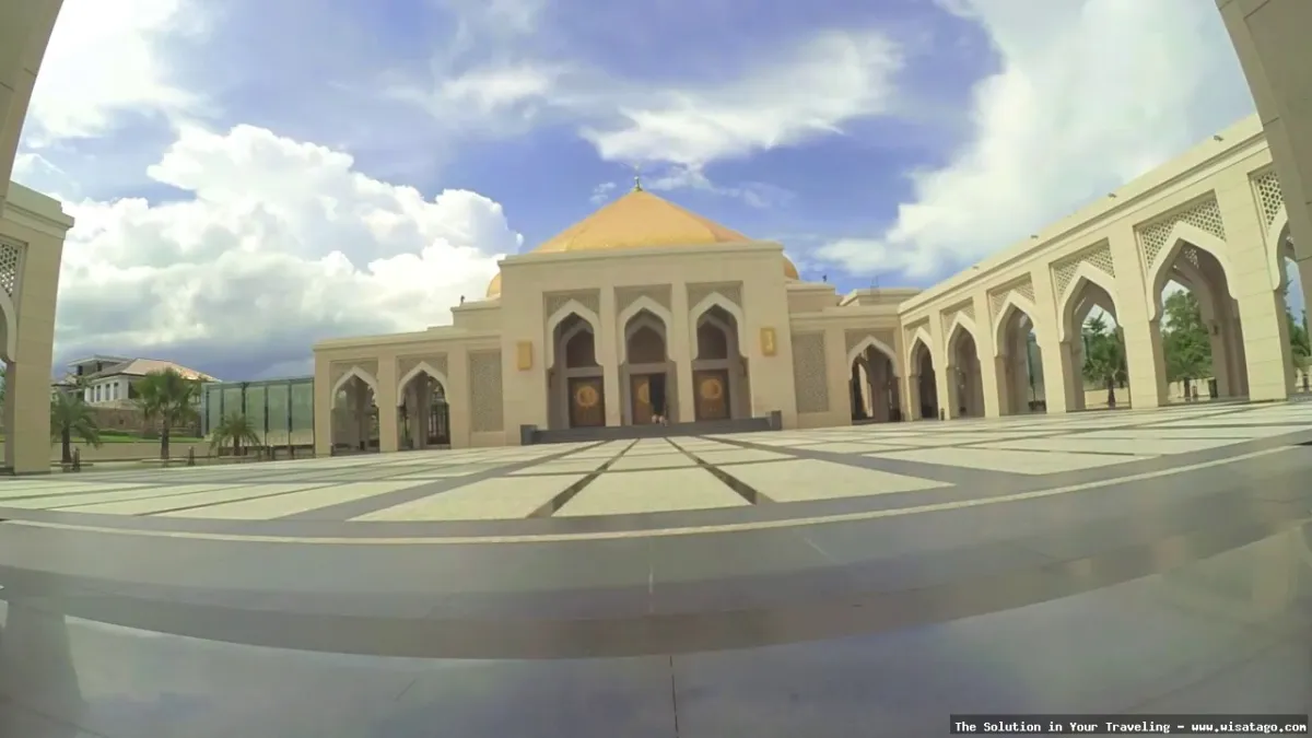 Masjid Agung Al Falah yang megah