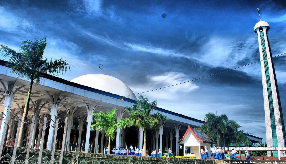 Masjid Agung Al Falah nan megah