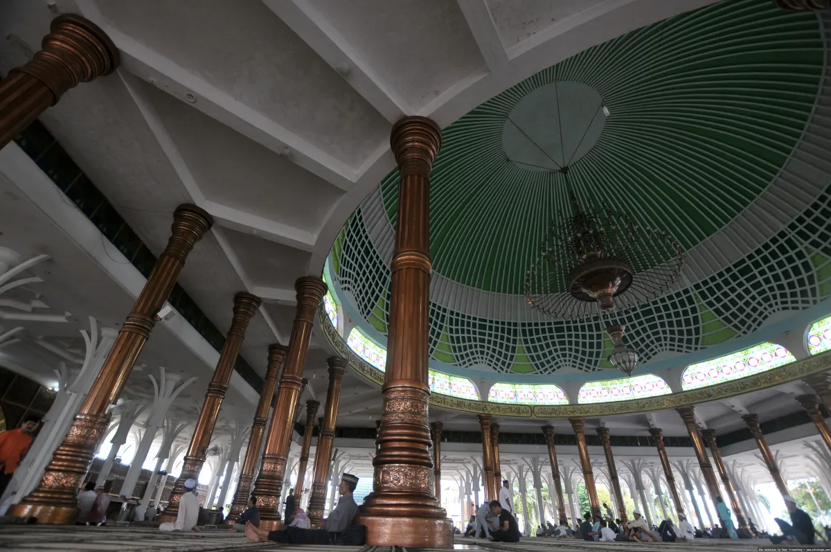 Masjid Agung Al Falah yang megah