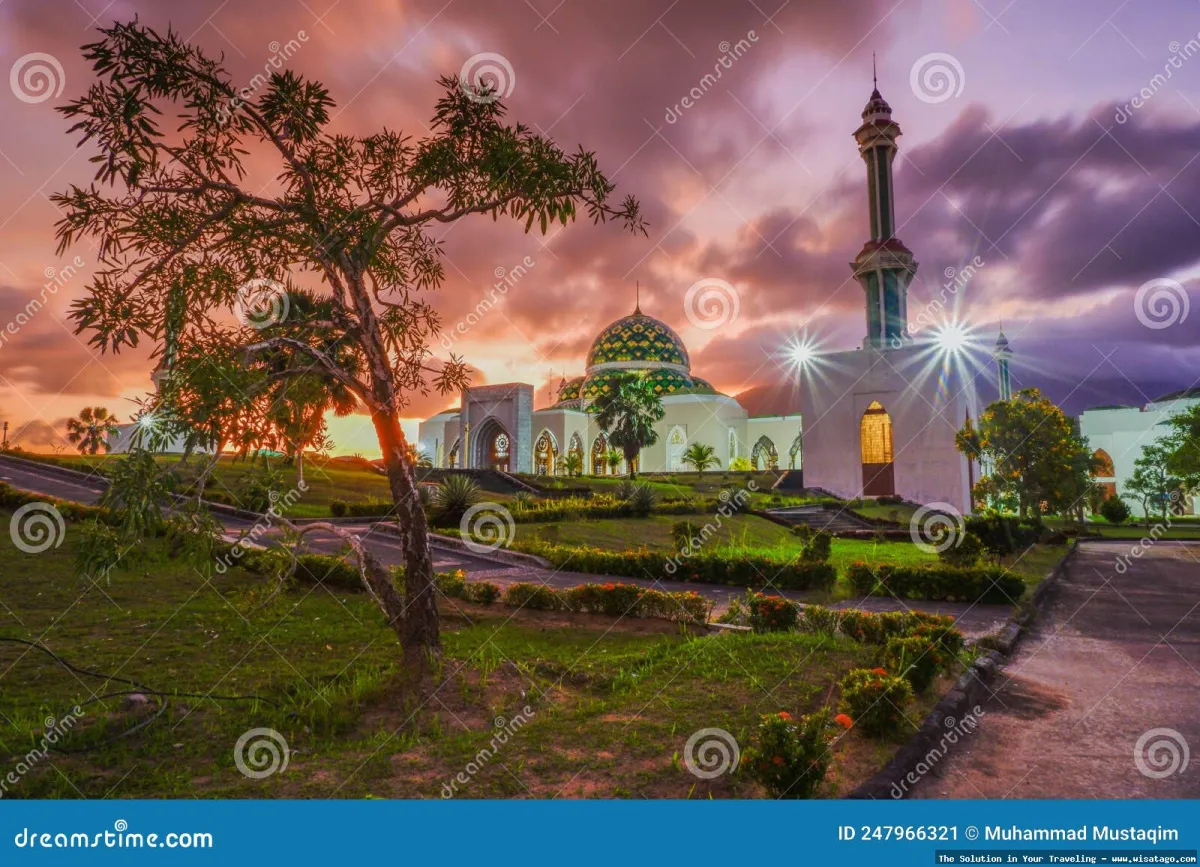 Masjid Agung Natuna: arsitektur megah.