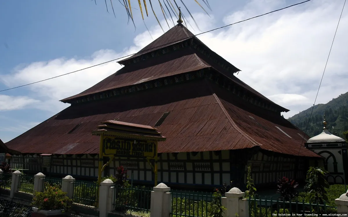 Masjid Agung Pondok Tinggi yang megah