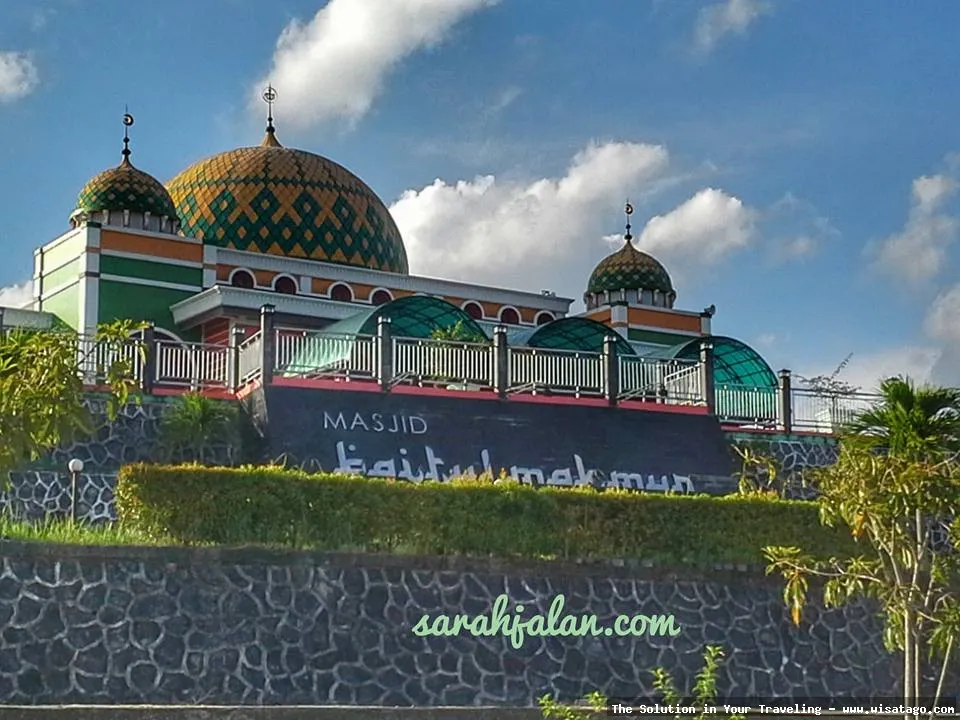 Masjid Baitul Makmur Tanjung Uban megah