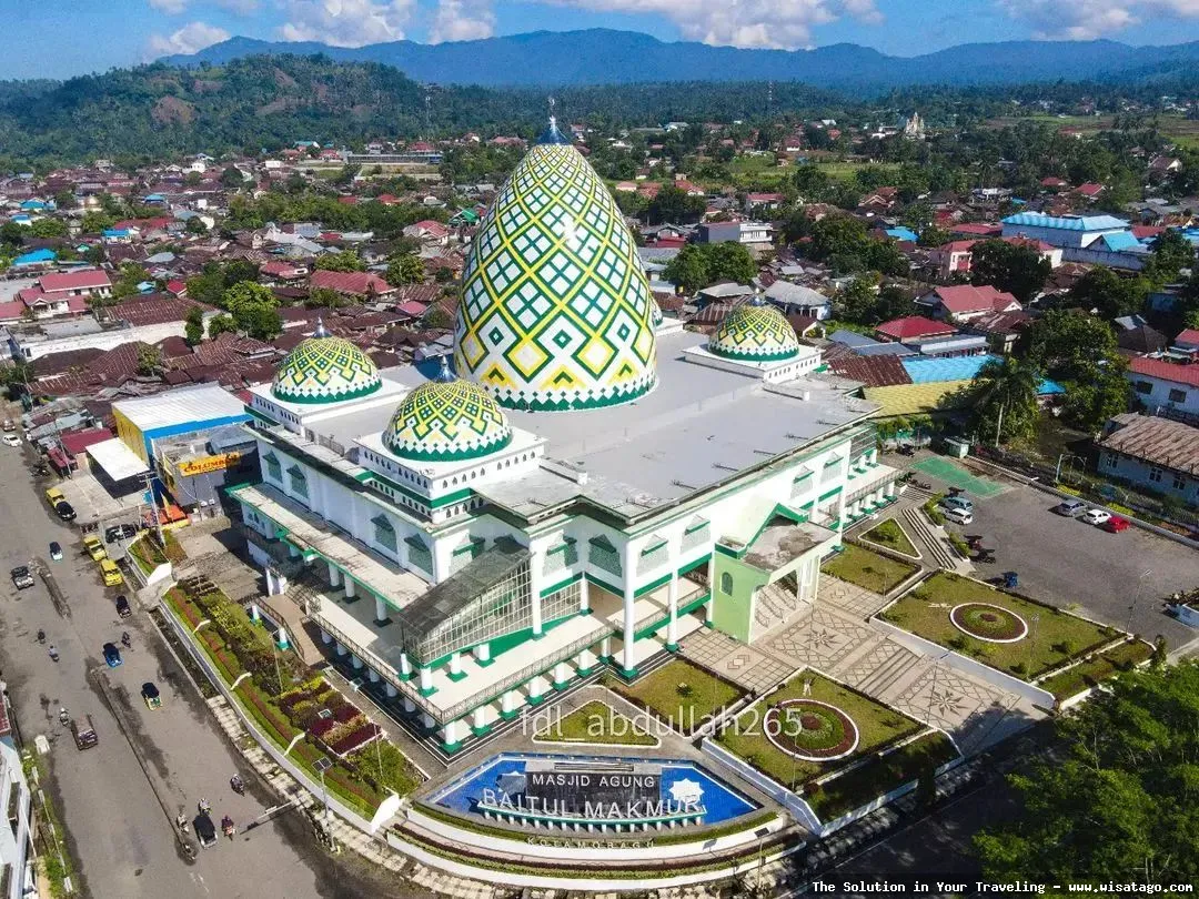Masjid Baitul Makmur Tanjung Uban megah