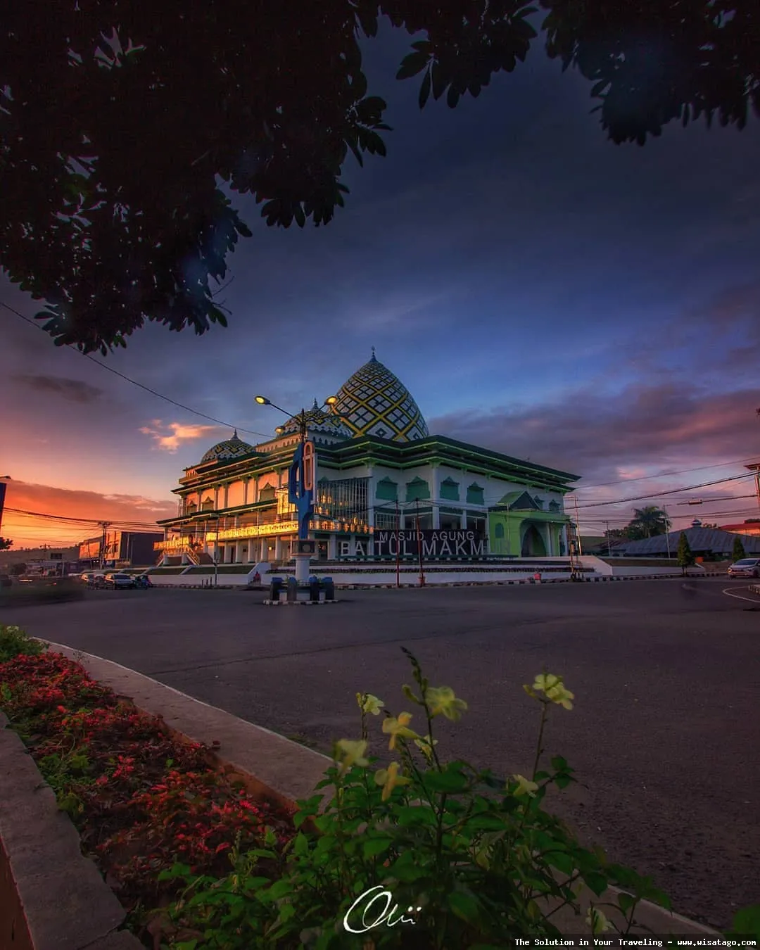Masjid Baitul Makmur Tanjung Uban megah