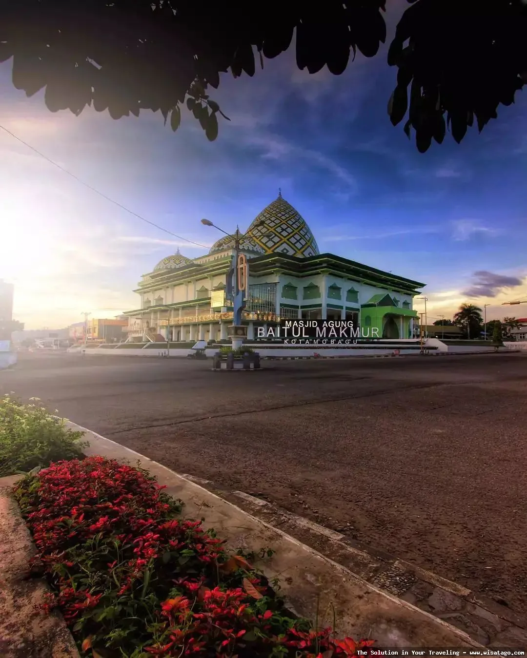 Masjid Baitul Makmur Tanjung Uban megah