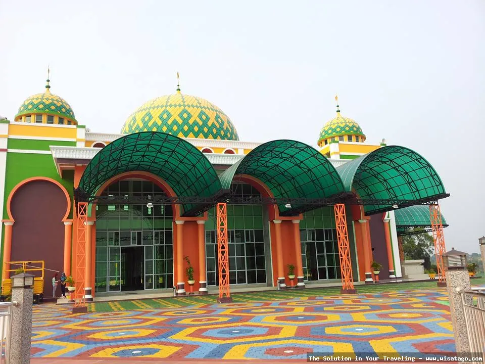 Masjid Baitul Makmur Tanjung Uban megah