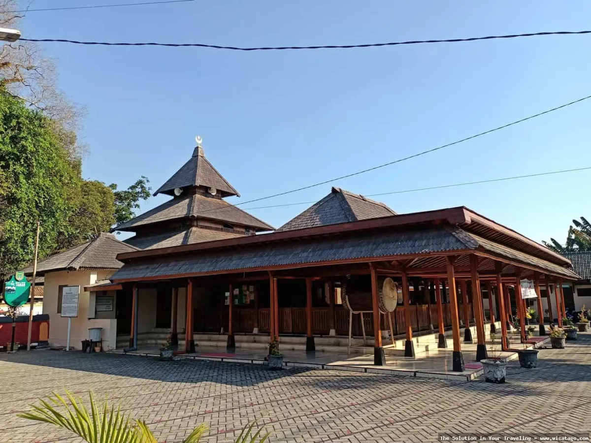 Masjid Besar Kuno Taman Madiun: Tips, Harga Tiket, Kuliner, Lokasi, Fasilitas dan Spot Masjid Besar Kuno Taman Madiun: Tips, Harga Tiket, Kuliner, Lokasi, Fasilitas dan Spot