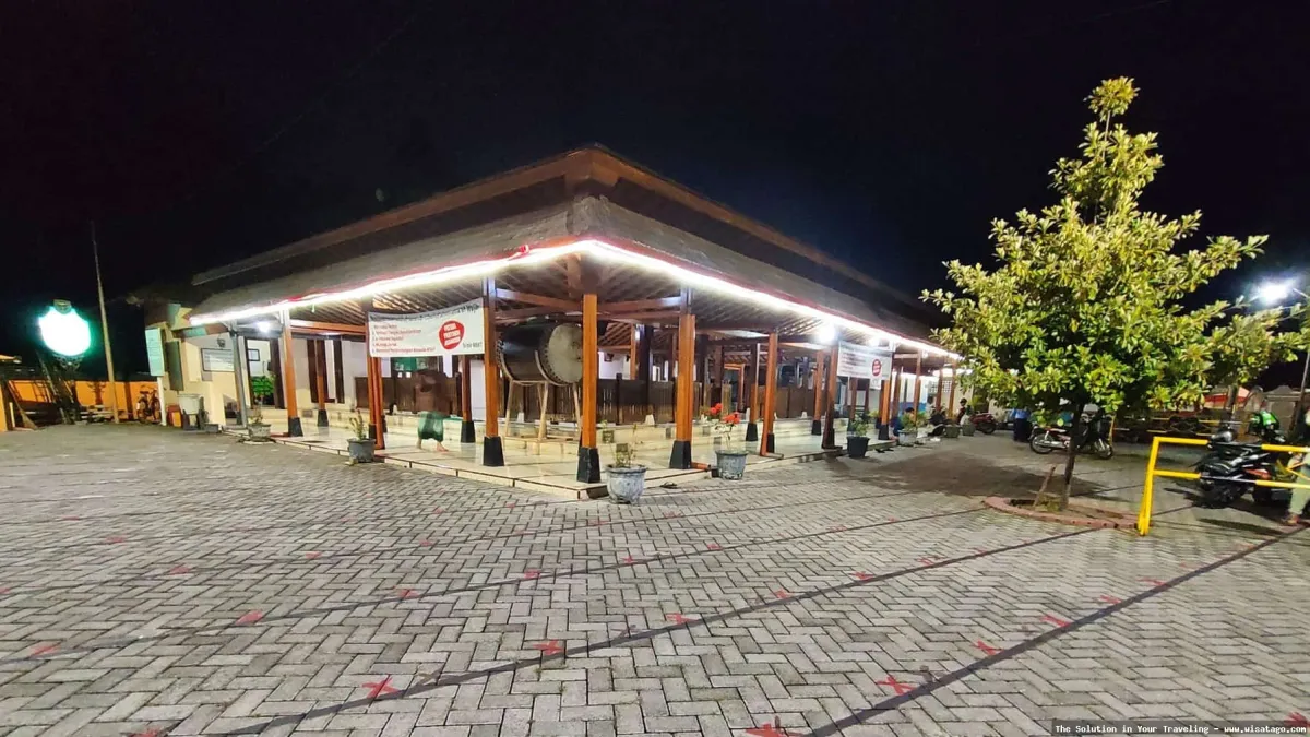 Masjid Besar Kuno Taman Madiun megah