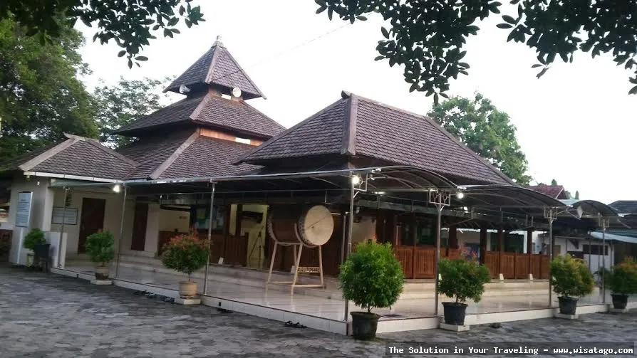 Masjid Besar Kuno Taman Madiun megah