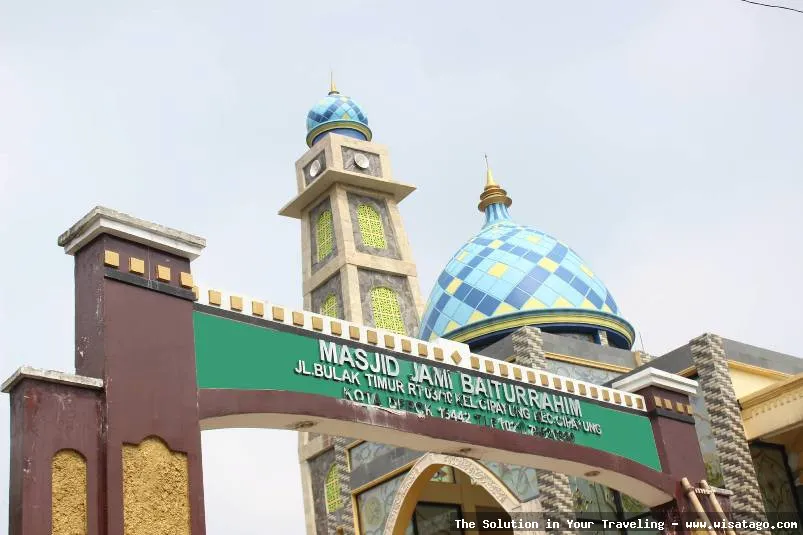 Masjid Jami Baiturrahim tampak megah.