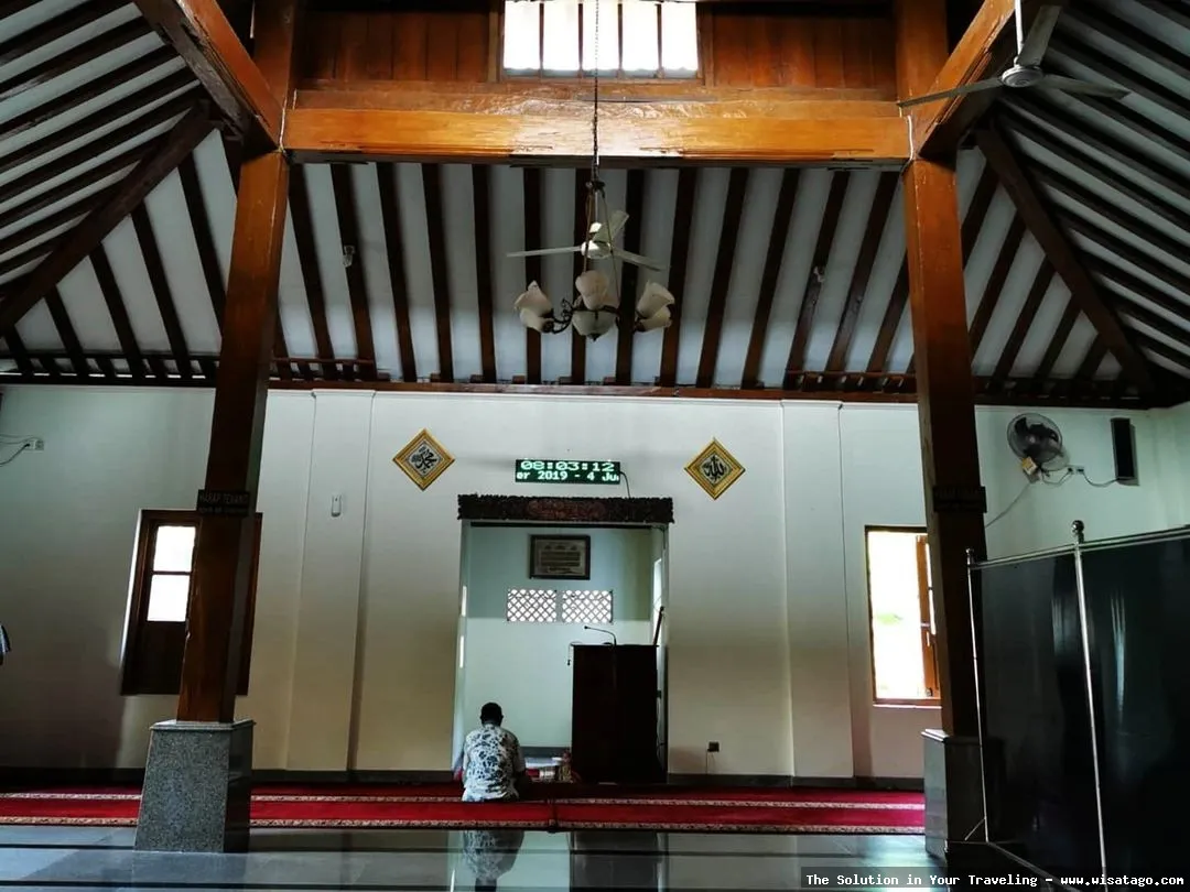 Masjid Kuno Kuncen: arsitektur kuno mempesona