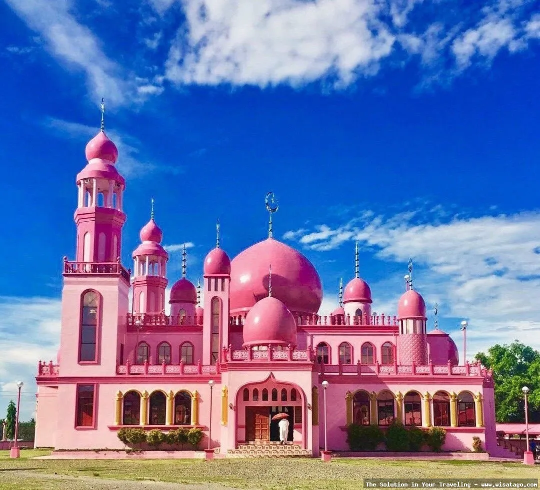 Masjid Pink, arsitektur megah nan indah