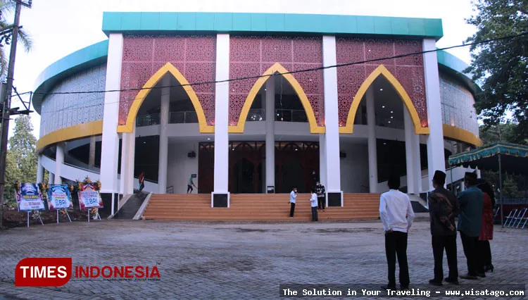 Masjid Raya Al Hikmah yang megah.
