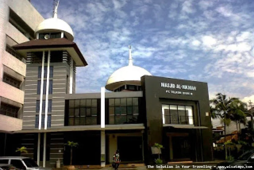 Masjid Raya Al Hikmah megah dan indah