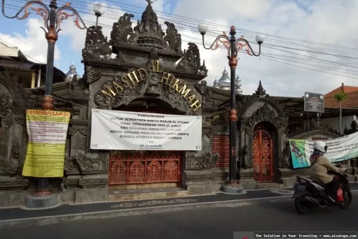 Masjid Raya Al Hikmah yang megah.