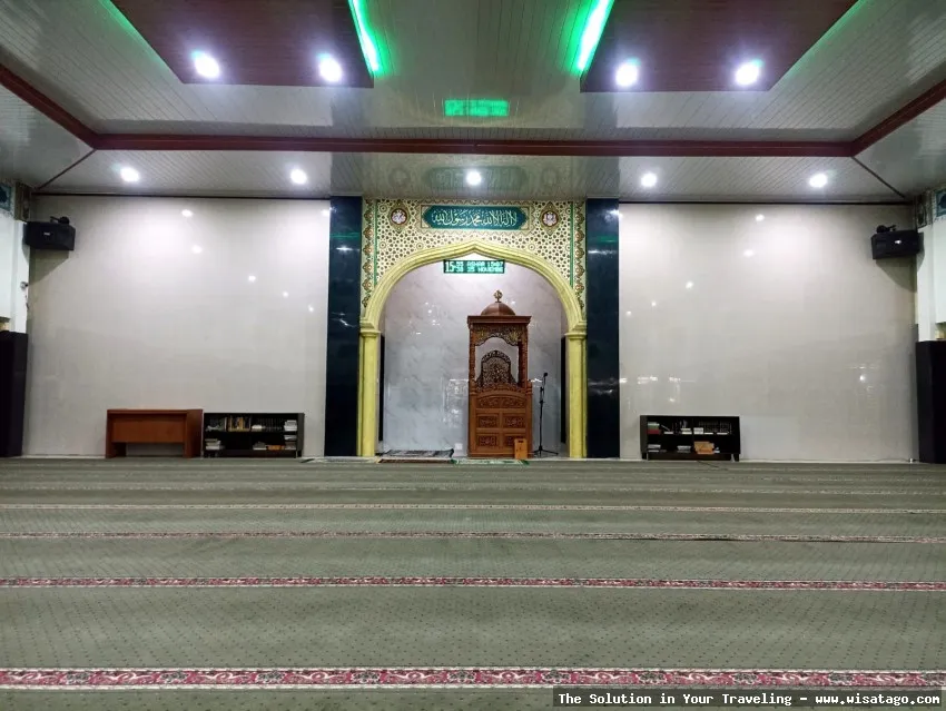 Masjid Raya Al Hikmah yang megah.