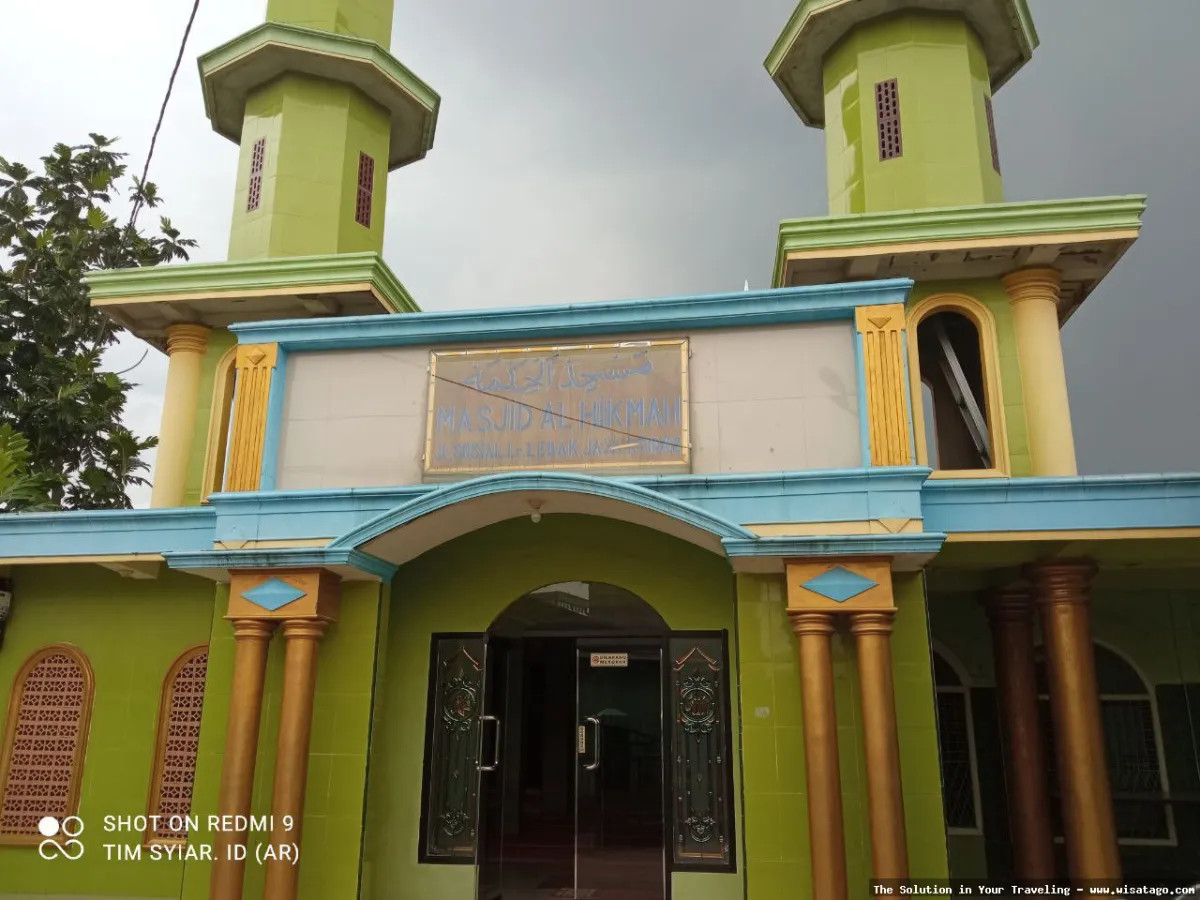 Masjid Raya Al Hikmah yang megah