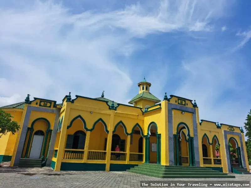 Masjid Raya Al Mubaraq yang megah.