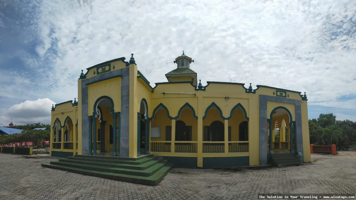 Masjid Raya Al Mubaraq yang megah.