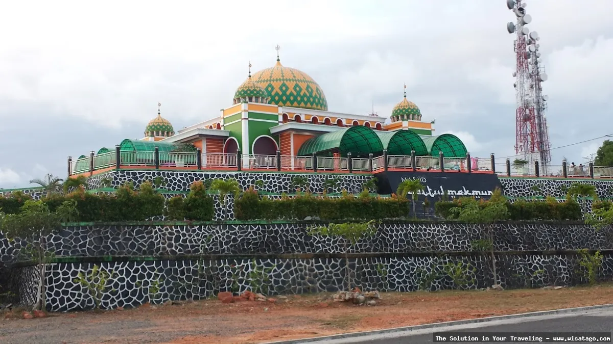 Masjid Raya Baitul Makmur megah dan indah