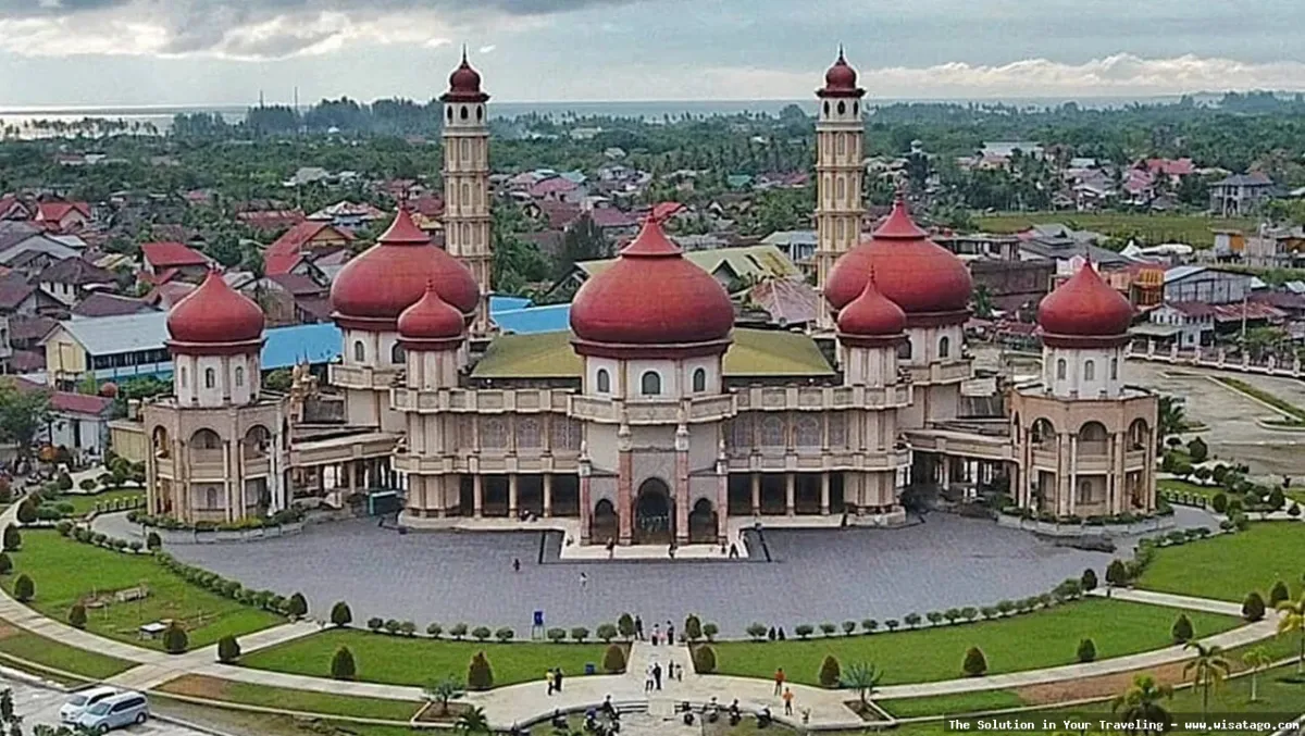 Masjid Raya Baitul Makmur megah dan indah