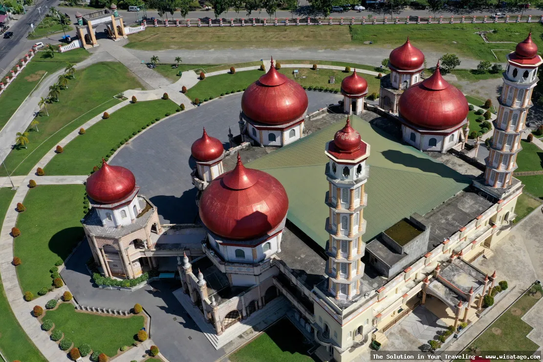 Masjid Raya Baitul Makmur yang megah