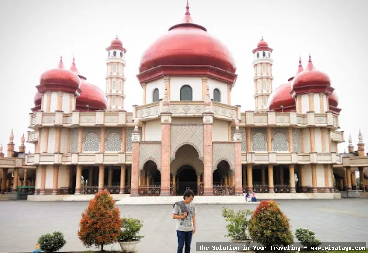 Masjid Raya Baitul Makmur megah dan indah