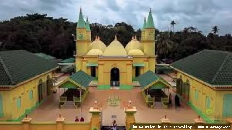 Masjid Raya Kepulauan Riau megah memesona