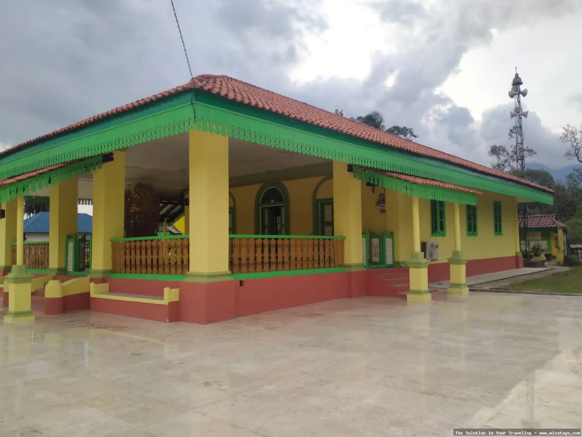 Masjid Sultan Lingga, arsitektur megah.