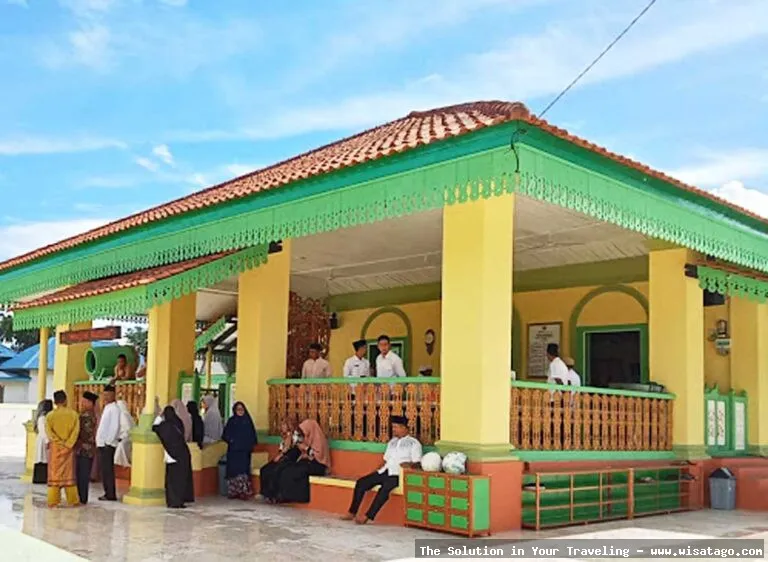 Masjid Sultan Lingga, arsitektur megah.