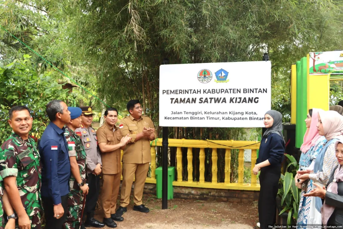 Mini Zoo KInjang: Koleksi satwa unik.