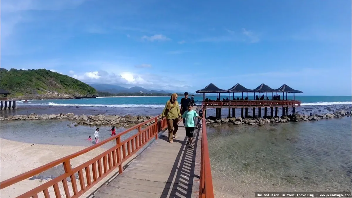 Momong Lampuuk, pantai indah Aceh.