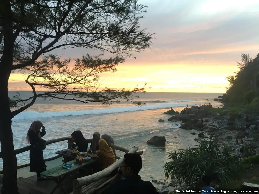 Momong Lampuuk, aktivitas seru di pantai
