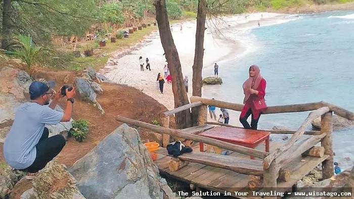 Momong Lampuuk, aktivitas seru di pantai.