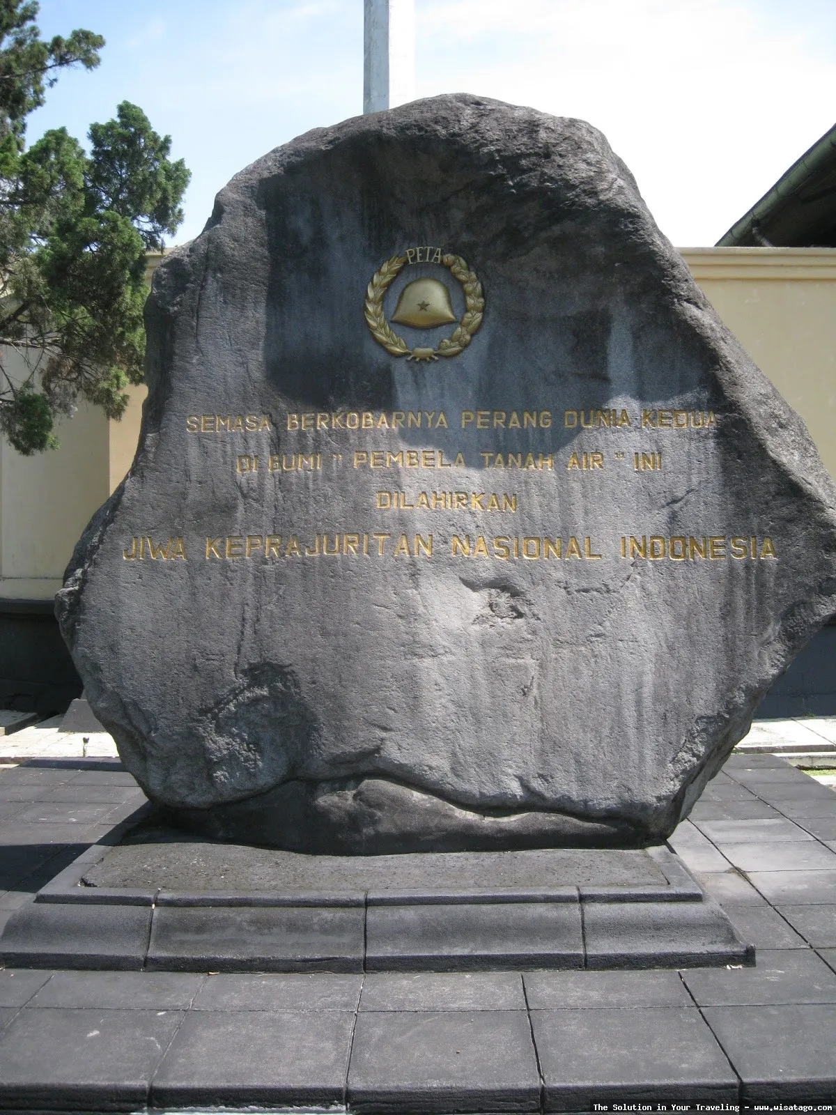 Monumen Peta, simbol sejarah Bandung.